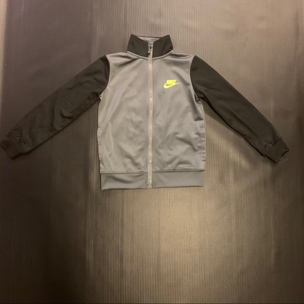 Boys Nike Top and bottom